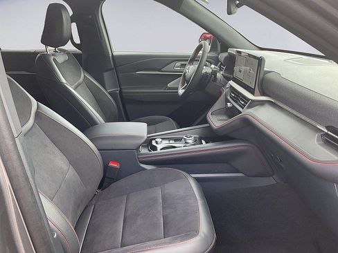 Used 2025 Ford Explorer ST AWD/4WD image 13