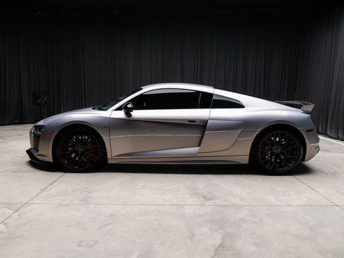 Used 2018 Audi R8 V10 w/ Premium Package image 9