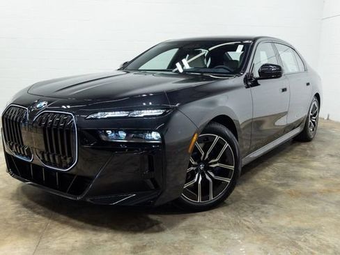 Used 2025 BMW 760i xDrive w/ Executive Package image 11