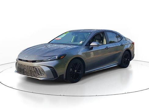 Certified 2025 Toyota Camry SE image 3