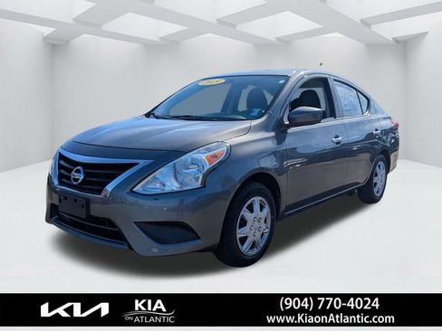Used 2019 Nissan Versa SV image 7