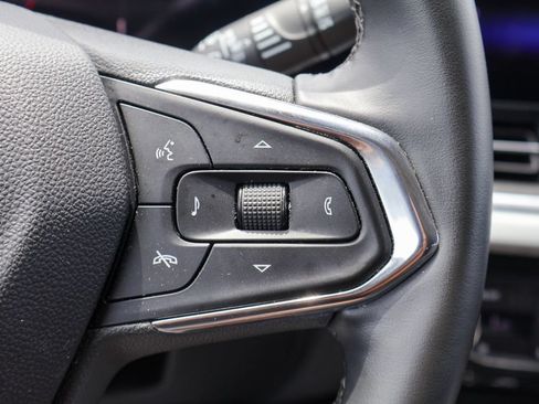 Used 2025 Chevrolet Trax LT w/ LT Convenience Package FWD image 13