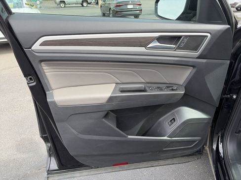 Used 2023 Volkswagen Atlas SE w/ Black Wheel Package image 16