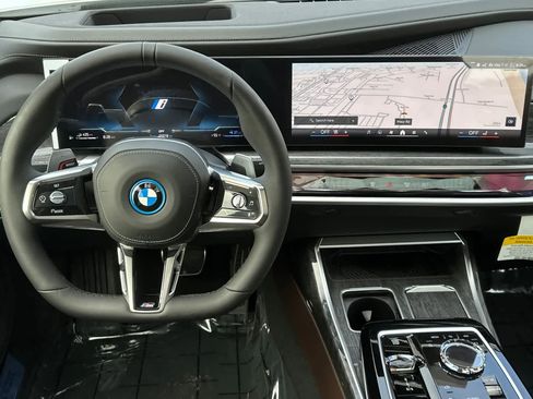 New 2025 BMW 750e xDrive image 15