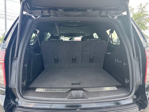 Used 2024 Chevrolet Suburban Premier AWD/4WD image 26