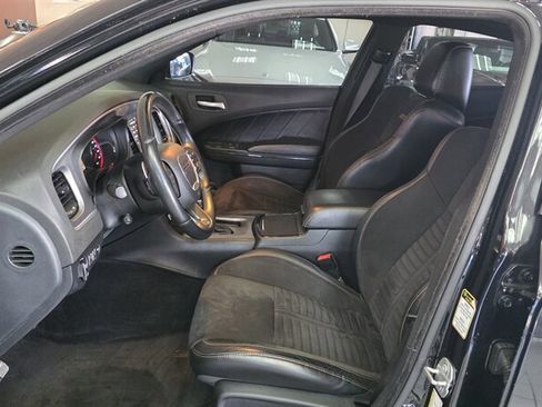 Used 2017 Dodge Charger R/T image 9