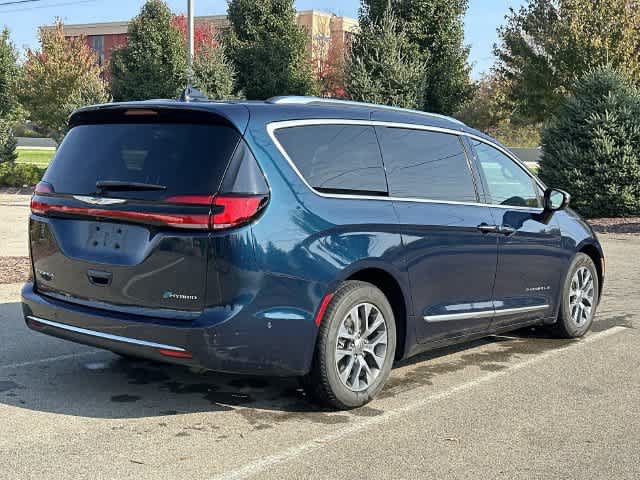 Used 2023 Chrysler Pacifica Pinnacle FWD image 26