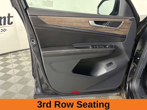 Used 2025 Volkswagen Atlas SEL image 8