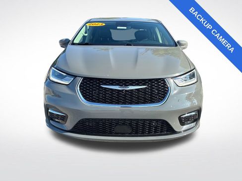 Used 2022 Chrysler Pacifica Touring-L w/ Uconnect Theater Family Group FWD image 9