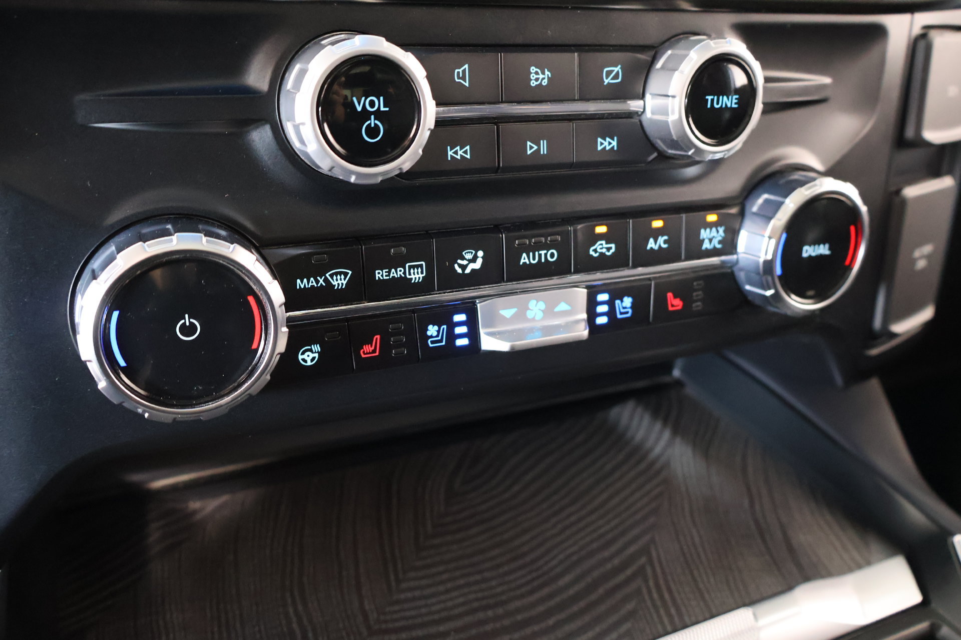 Used 2024 Ford F250 Platinum AWD/4WD image 8
