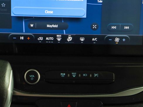 Used 2023 Ford Transit 350 XLT image 21