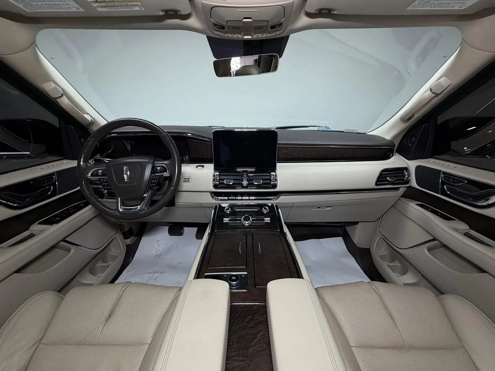 Used 2018 Lincoln Navigator Select AWD/4WD image 25