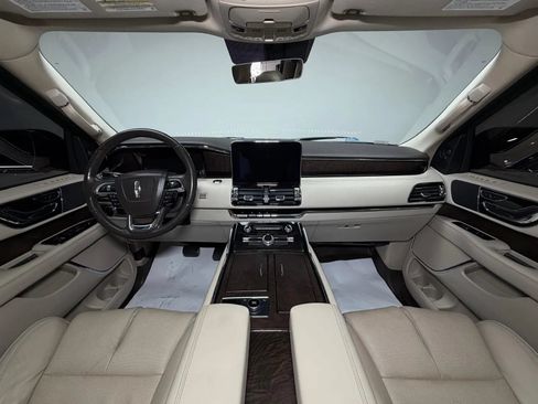 Used 2018 Lincoln Navigator Select AWD/4WD image 25