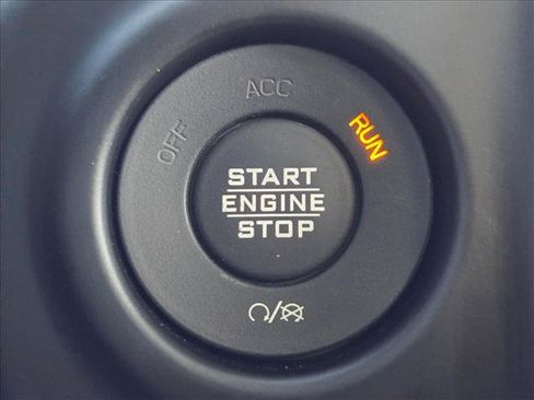 Used 2019 Jeep Wrangler Unlimited Sahara AWD/4WD image 15