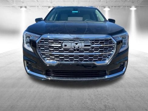 Used 2024 GMC Terrain Denali w/ Denali Premium Package AWD/4WD image 14