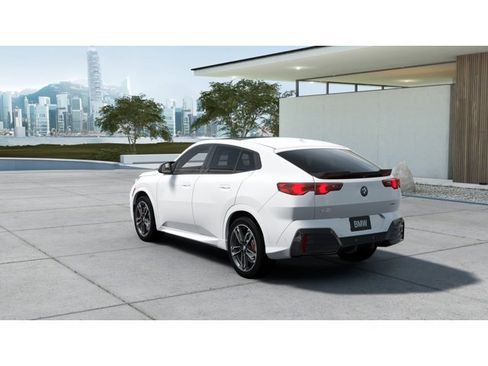 New 2026 BMW X2 xDrive28i w/ M Sport Package image 2