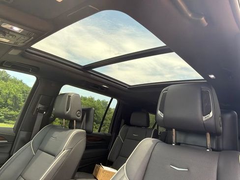 Certified 2024 Cadillac Escalade ESV Premium Luxury w/ Performance Package AWD/4WD image 19