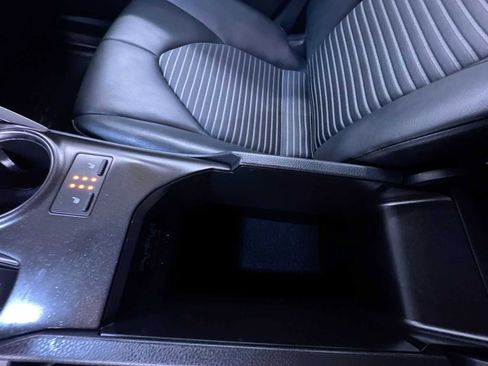 Used 2024 Toyota Camry SE image 23