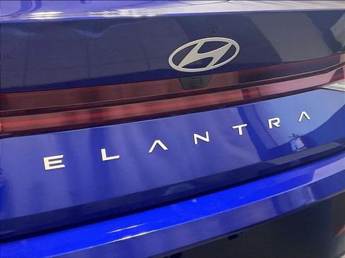 Used 2025 Hyundai Elantra SEL image 29