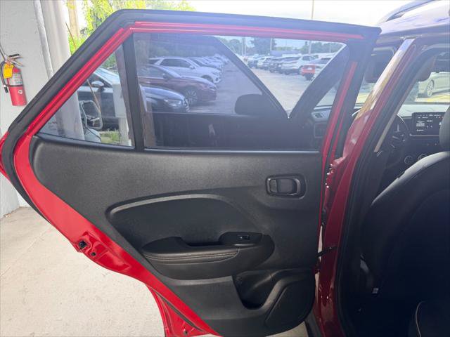 Used 2022 Hyundai Venue Limited w/ Cargo Package FWD image 21