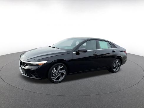 Used 2025 Hyundai Elantra SEL image 8