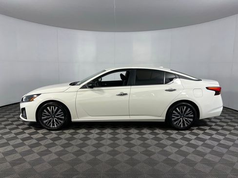 Used 2025 Nissan Altima 2.5 SV image 10