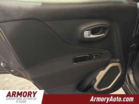 Used 2016 Jeep Renegade Latitude image 22