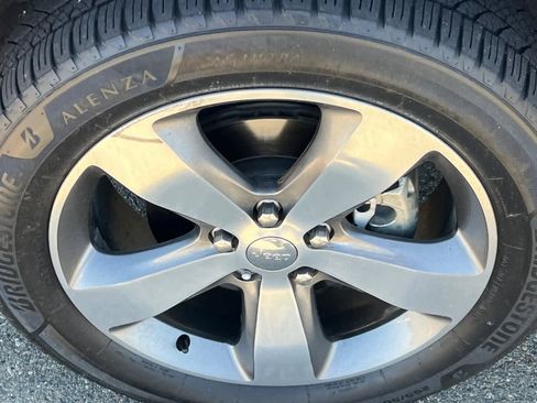 Used 2014 Jeep Grand Cherokee Overland w/ Advanced Technology Group image 10