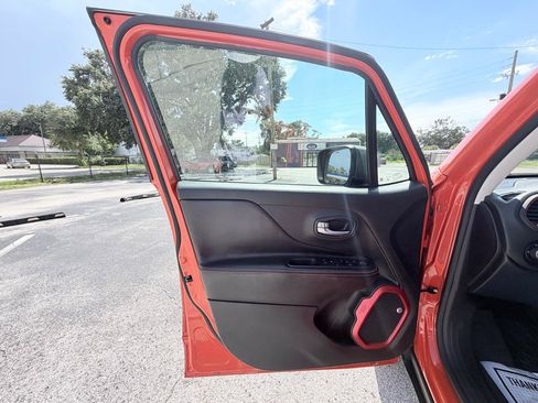 Used 2016 Jeep Renegade Trailhawk AWD/4WD image 15
