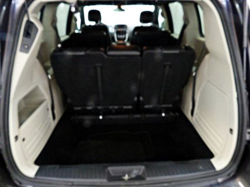 Used 2019 Dodge Grand Caravan SXT FWD image 12