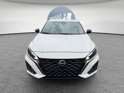 Used 2024 Nissan Altima 2.5 SR FWD image 9