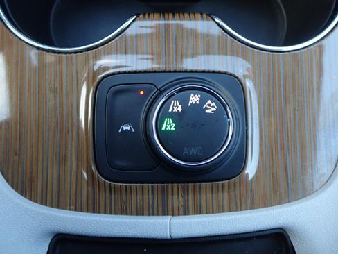 Used 2022 GMC Acadia SLE image 20