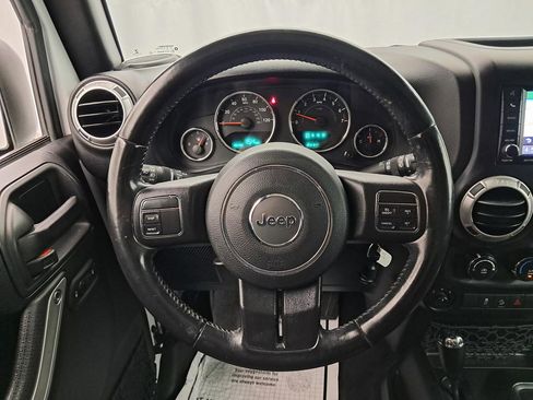 Used 2018 Jeep Wrangler Unlimited Sahara image 13