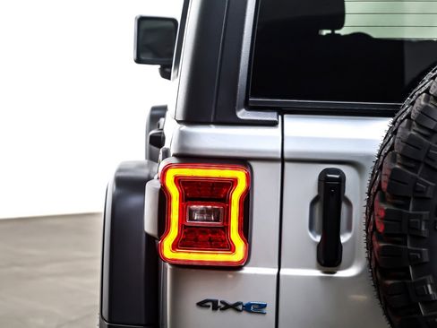 Used 2024 Jeep Wrangler Unlimited image 16