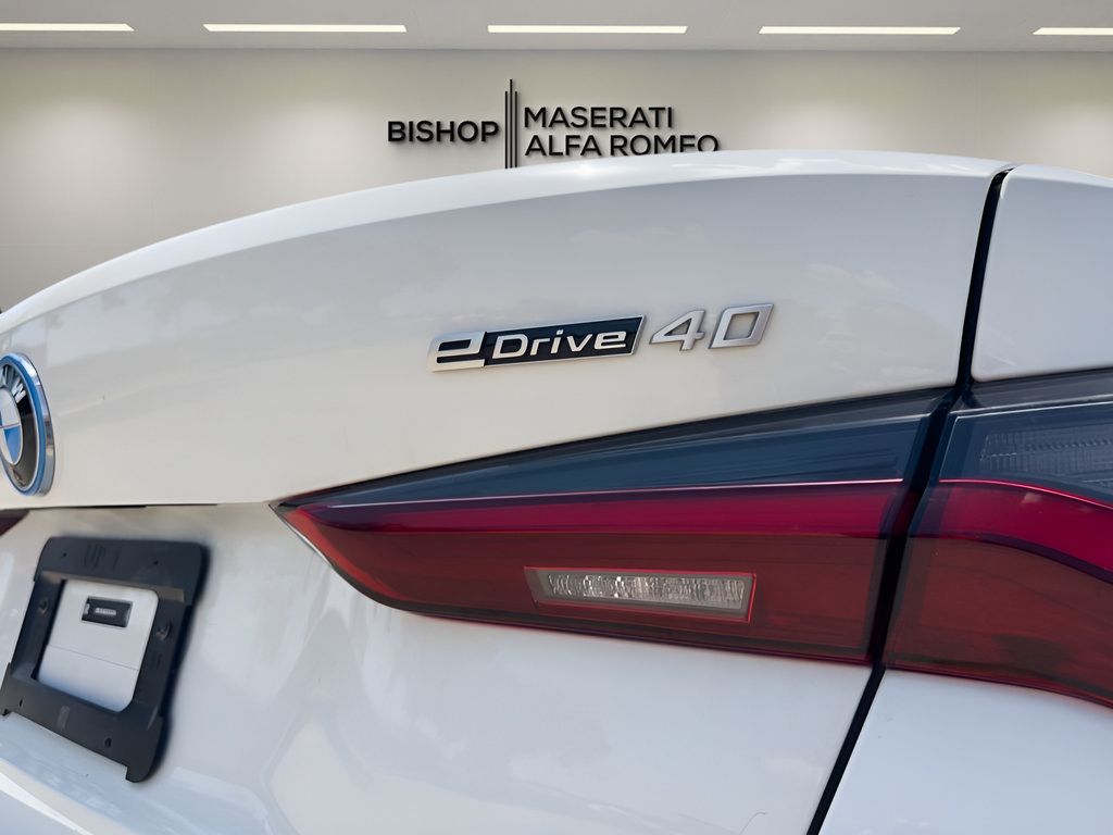 Used 2025 BMW i4 eDrive40 w/ Premium Package RWD image 8