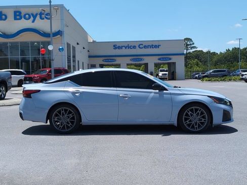 Used 2023 Nissan Altima 2.0 SR FWD image 2