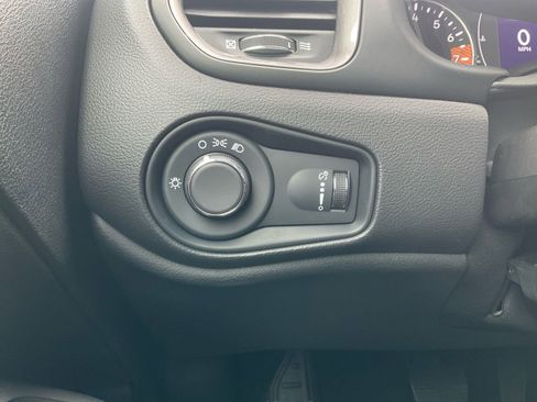 Used 2023 Jeep Renegade Latitude AWD/4WD image 20