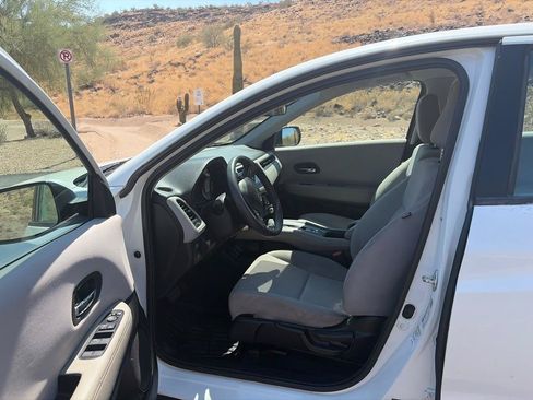 Used 2016 Honda HR-V LX image 11