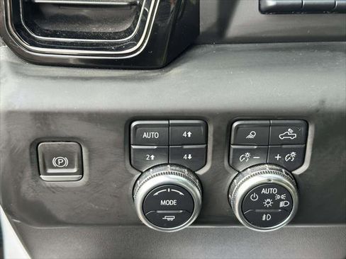 Used 2023 GMC Sierra 1500 AT4 w/ Technology Package image 23