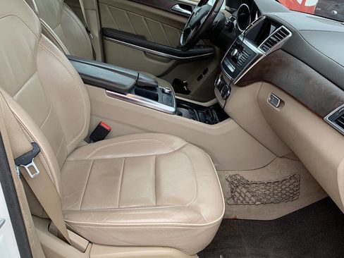 Used 2014 Mercedes-Benz GL 450 4MATIC image 21