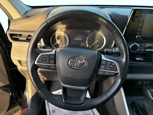 Used 2022 Toyota Highlander XLE image 15