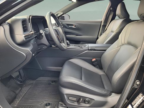 Used 2023 Toyota Crown Limited image 13