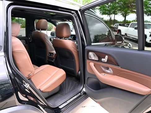 Used 2025 Mercedes-Benz GLS 450 4MATIC image 51