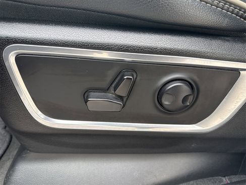 Used 2024 RAM 1500 Laramie image 12