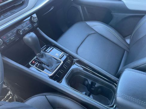 Used 2025 Jeep Compass Limited image 41