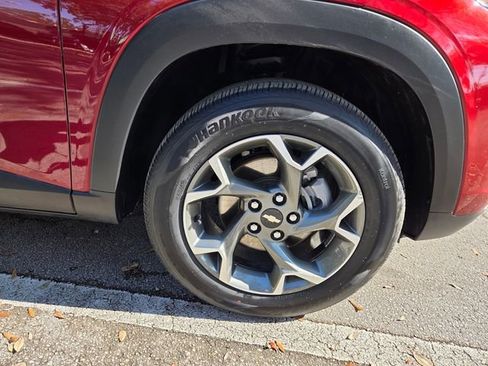 Certified 2025 Chevrolet Trax LT w/ LT Convenience Package image 28