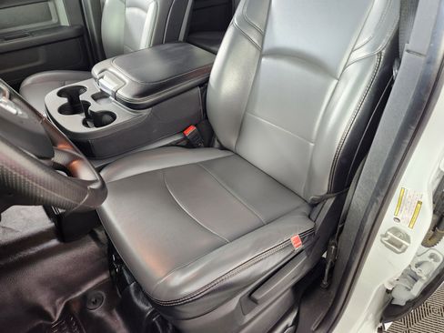 Used 2024 RAM 2500 Tradesman w/ Chrome Appearance Group AWD/4WD image 12