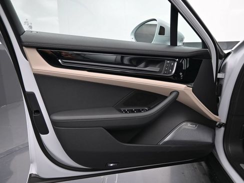 Certified 2025 Porsche Panamera image 12