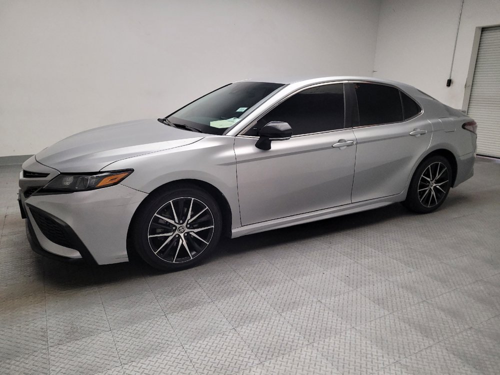 Used 2022 Toyota Camry SE FWD image 2