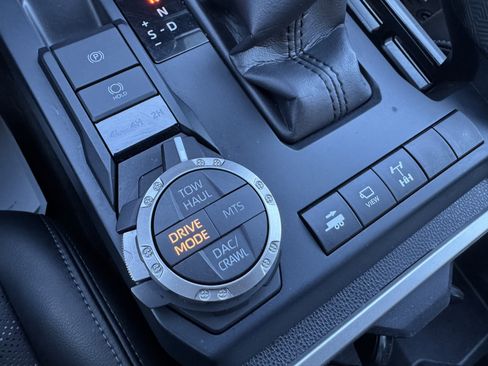 Used 2025 Toyota Tacoma TRD Off-Road image 28